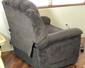 LA-Z-BOY Reclining Power Lift Chair Clayton Gold Luxury Lift 45x40x30in HxWxD