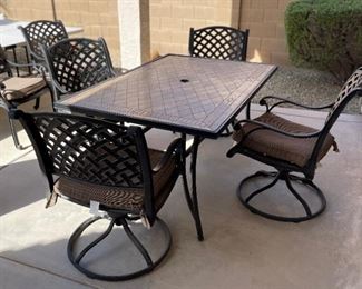 Outdoor Patio Table & 4 Swivel Chairs Cast Aluminum 30 x 39.5 x 59 HxWxD