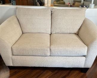 Simmons Contemporary Loveseat Sofa Couch 36x64x40in HxWxD
