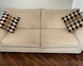 Simmons Contemporary Sofa Full Size Couch 36x90x40in HxWxD