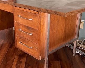 Vintage Jasper Executive Wood Desk 29x39x76 HxWxD