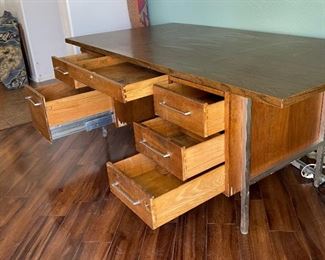 Vintage Jasper Executive Wood Desk 29x39x76 HxWxD