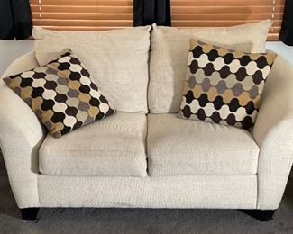 #2 Simmons Contemporary Loveseat Sofa Couch 36x64x40in HxWxD