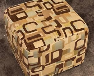 Ashley Furniture Contemporary Ottoman 18x20x20in HxWxD