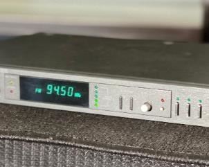 Crown FM Three 3 Vintage AM/FM Stereo Tuner FM3 BLACK 2x9x12.5in HxWxD