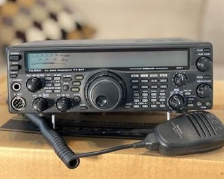 YAESU FT-847 Satellite Transceiver Ham Radio in Box Unit: 3.5x10.75x13in <BR>Box: 8x15x18in HxWxD