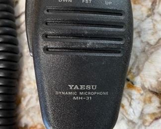 YAESU FT-847 Satellite Transceiver Ham Radio in Box Unit: 3.5x10.75x13in <BR>Box: 8x15x18in HxWxD