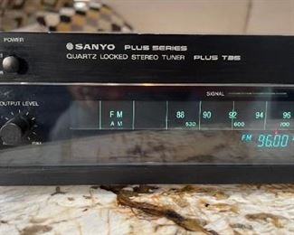 Sanyo Plus T35 Hi Fi AM/FM Tuner 3.75x19x13in HxWxD