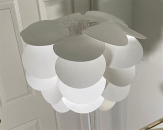 Contemporary Circular Leaf Shade Floor lamp 62in H x 22in Diameter