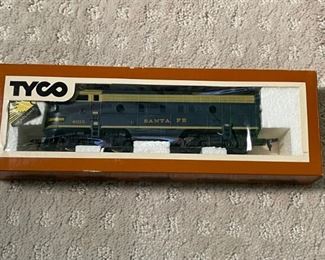 Tyco HO Santa Fe 4015 Diesel Engine NIB Box: 10.5in Long
