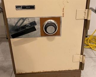 Montgomery Ward 9042 Safe 22x17x25 HxWxD