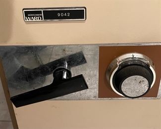 Montgomery Ward 9042 Safe 22x17x25 HxWxD