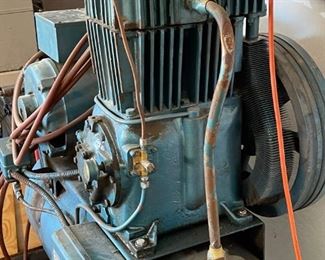 Huge 1956 5hp 220v Century Air Compressor 48x41x22in HxWxD