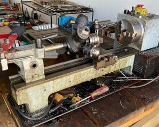 MicroLux True-Inch 7x16 Variable Speed Lathe 14x32x9in HxWxD