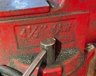 Craftsman Professional Vise 4.5in Jaw 10x15x10in HxWxD