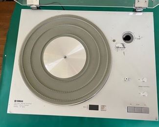 AS-IS Yamaha YP-800 Vintage Turntable No Tonearm 7x19x16in HxWxD