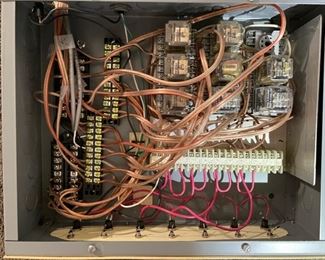 Amp/Speaker Switcher 4x15x12in HxWxD