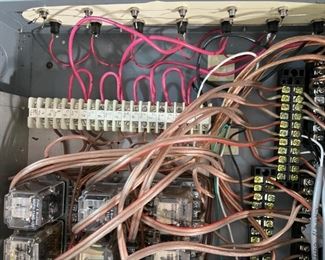 Amp/Speaker Switcher 4x15x12in HxWxD