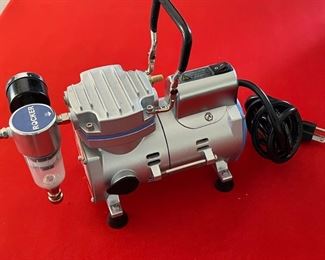 Rocker 500 Oil free Vacuum Pump new condition