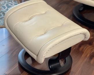 Ekornes Stressless Royal Leather Recliner & Ottoman	40x34x31in	HxWxD
