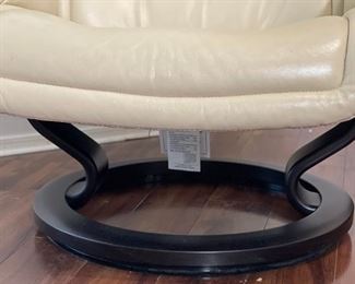 Ekornes Stressless Royal Leather Recliner & Ottoman	40x34x31in	HxWxD
