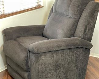 LA-Z-BOY Reclining Power Lift Chair Clayton Gold Luxury Lift	45x40x30in	HxWxD
