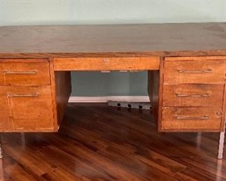 Vintage Jasper Executive Wood Desk	29x39x76	HxWxD
