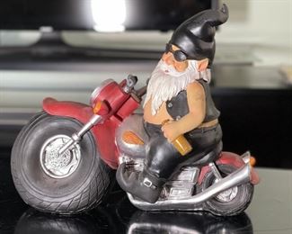 Toscano Biker Gnome Resin Statue	11x13x5in	HxWxD
