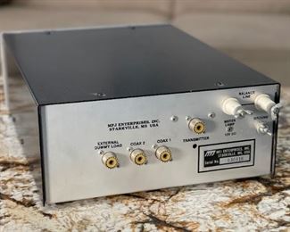 MFJ Differential-T Antenna Tuner MFJ-986 MFJ986 Ham Radio	5x11x17in	HxWxD
