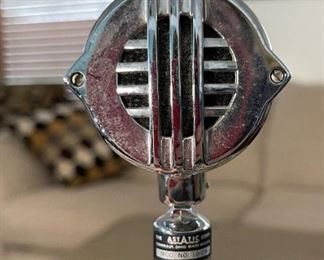 Astatic Silver Eagle Desk Mic Microphone 10-DA T-UG9	13in H x 6in Diameter	
