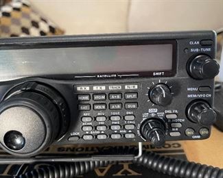 YAESU FT-847 Satellite Transceiver Ham Radio in Box	Unit: 3.5x10.75x13in <BR>Box: 8x15x18in	HxWxD
