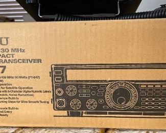 YAESU FT-847 Satellite Transceiver Ham Radio in Box	Unit: 3.5x10.75x13in <BR>Box: 8x15x18in	HxWxD
