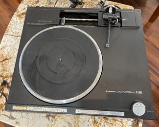 AS-IS Pioneer PL-L1000a Vintage Turntable	6x19x18in	HxWxD
