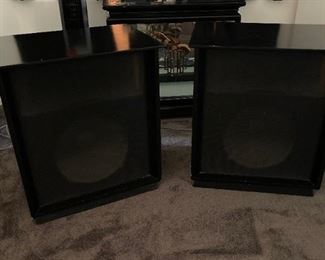 Altec Lansing Valencia 846a Speakers 806A 416-16z VOTT	30x27.5x20.5in	HxWxD
