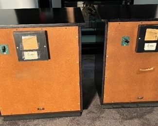 Altec Lansing Valencia 846a Speakers 806A 416-16z VOTT	30x27.5x20.5in	HxWxD
