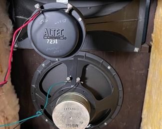 Altec Lansing Valencia 846a Speakers 806A 416-16z VOTT	30x27.5x20.5in	HxWxD
