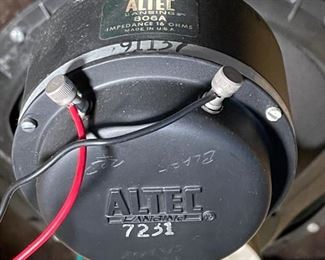 Altec Lansing Valencia 846a Speakers 806A 416-16z VOTT	30x27.5x20.5in	HxWxD
