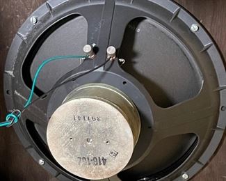 Altec Lansing Valencia 846a Speakers 806A 416-16z VOTT	30x27.5x20.5in	HxWxD
