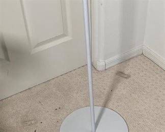 Contemporary Circular Leaf Shade Floor lamp	62in H x 22in Diameter	
