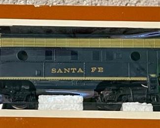 Tyco HO Santa Fe 4015 Diesel Engine NIB	Box: 10.5in Long	
