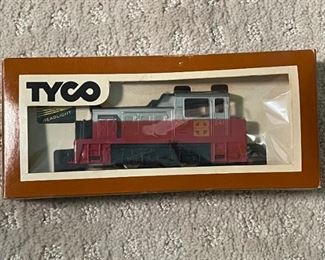 Tyco HO 241 Locomotive Switcher Santa Fe	Box: 7.5in Long	
