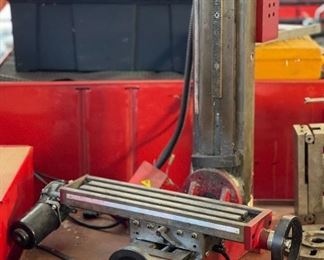 Mini Vertical Milling Drilling Machine AS-IS	24x23x22in	HxWxD
