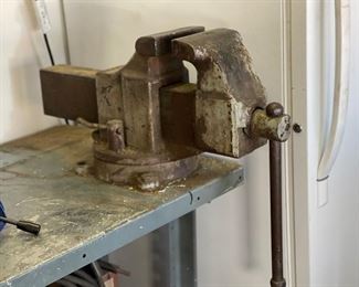 Antique Columbian 6in Machinist Vise Huge	12x9x26in 6in Jaws	HxWxD
