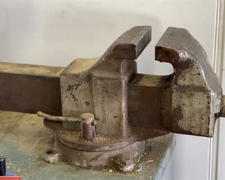 Antique Columbian 6in Machinist Vise Huge	12x9x26in 6in Jaws	HxWxD
