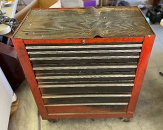 Vintage 8 Drawer Snap-On Tool Chest	40x34x18in	HxWxD
