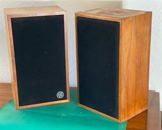 RTR EXP-8 Vintage Speakers	19x11x9in	HxWxD
