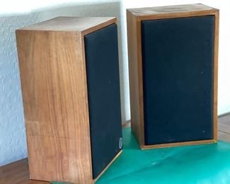 RTR EXP-8 Vintage Speakers	19x11x9in	HxWxD
