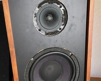 RTR EXP-8 Vintage Speakers	19x11x9in	HxWxD
