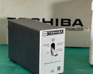 Toshiba SZ-200 Phono Cartridge EQ Equalizer	Box: 5x5x9in	
