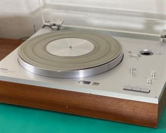 AS-IS Yamaha YP-800 Vintage Turntable No Tonearm	7x19x16in	HxWxD
